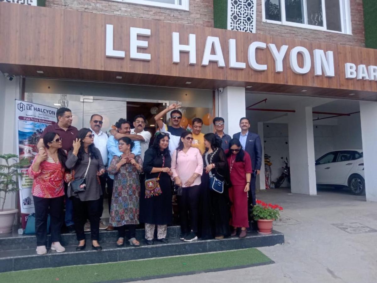 Hotel Le Halcyon Solan Esterno foto