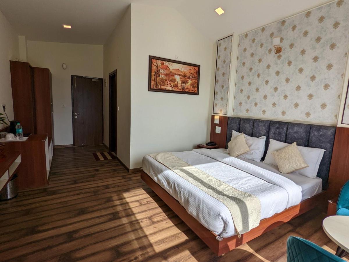 Hotel Le Halcyon Solan Esterno foto