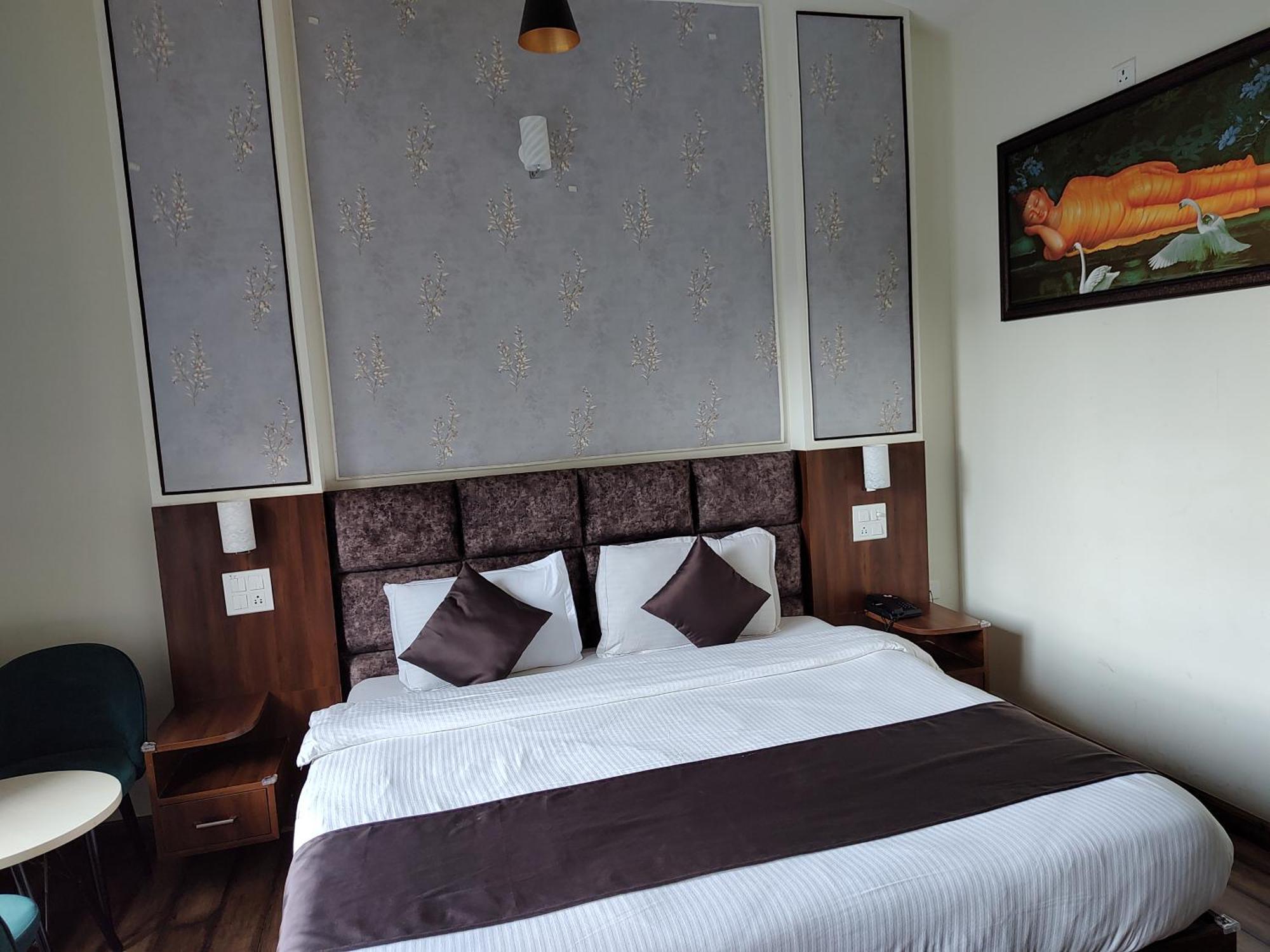 Hotel Le Halcyon Solan Esterno foto