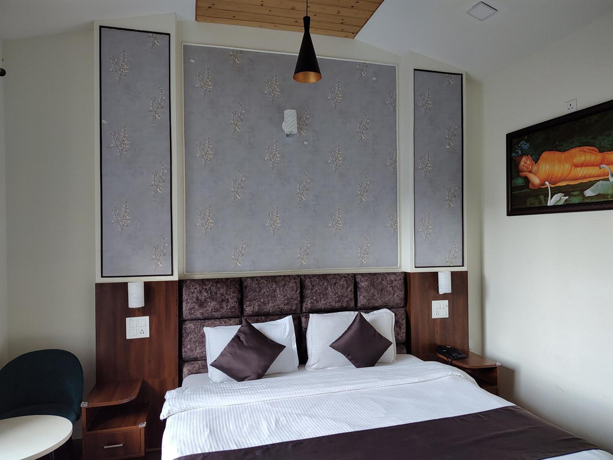 Hotel Le Halcyon Solan Esterno foto