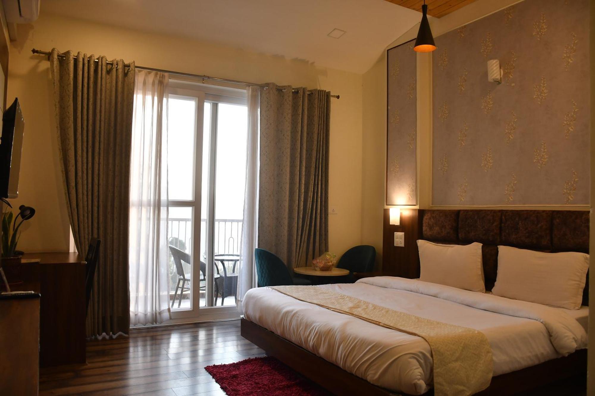 Hotel Le Halcyon Solan Esterno foto