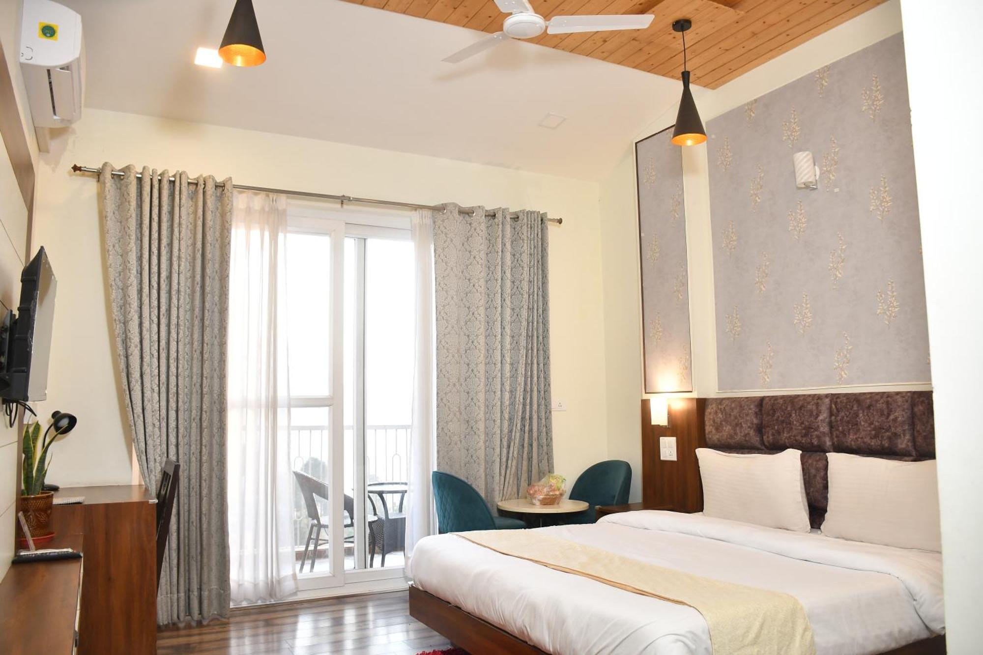 Hotel Le Halcyon Solan Esterno foto